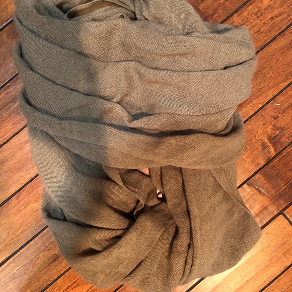 Modern infinity scarf boutique handmade artisanal - Picture 2 of 4